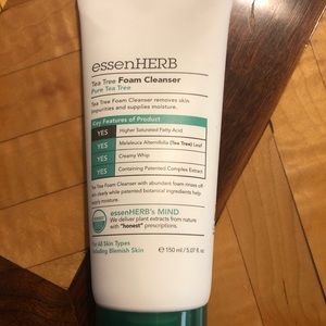 EssenHERB Tea Tree Cleanser 5 oz size